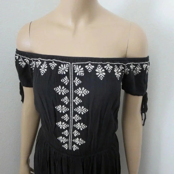 NWT Hollister Off-Shoulder Peasant Dress XS - Picture 2 of 5